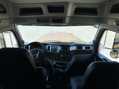 2025 Peterbilt 589 Base