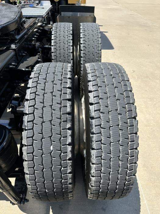 2025 Peterbilt 589 Base