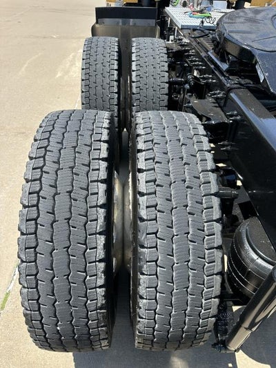 2025 Peterbilt 589 Base