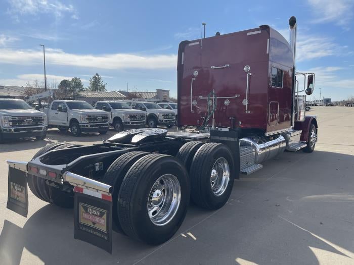 2022 Peterbilt 389 Base