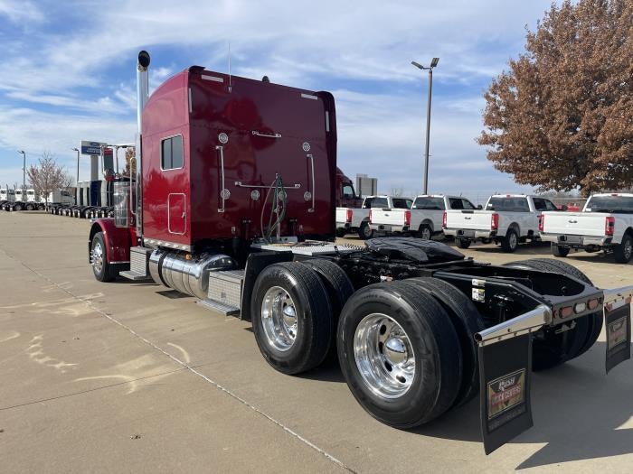2022 Peterbilt 389 Base