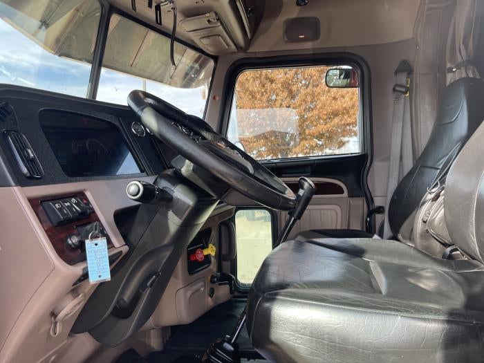 2022 Peterbilt 389 Base