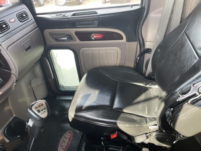 2022 Peterbilt 389 Base