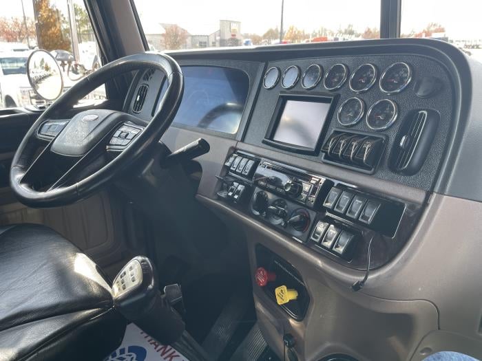 2022 Peterbilt 389 Base