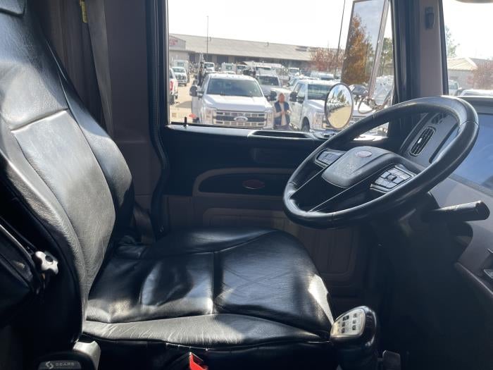 2022 Peterbilt 389 Base