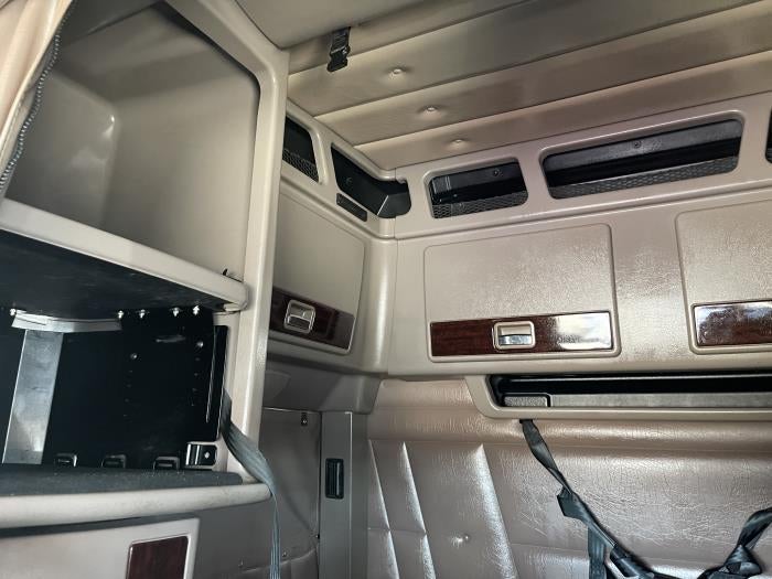 2022 Peterbilt 389 Base