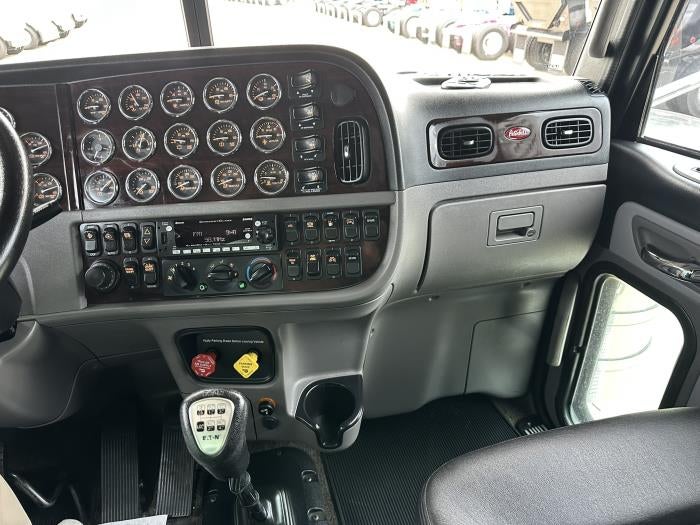 2022 Peterbilt 389 Base