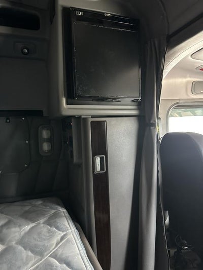 2022 Peterbilt 389 Base