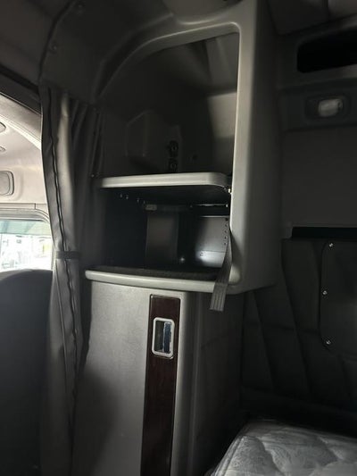 2022 Peterbilt 389 Base