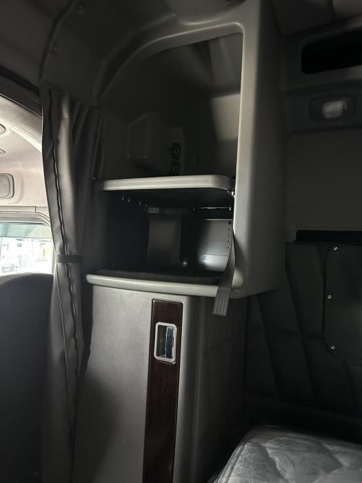 2022 Peterbilt 389 Base