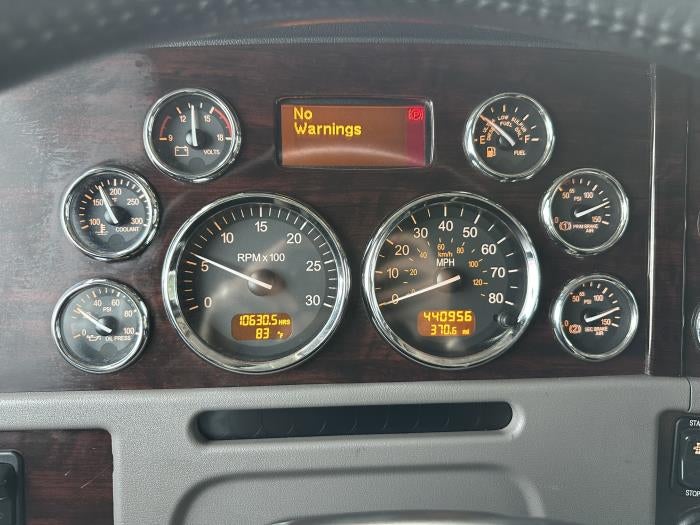 2022 Peterbilt 389 Base