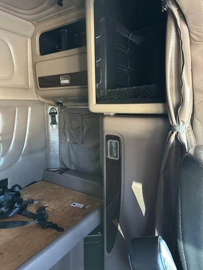 2022 Peterbilt 389 Base