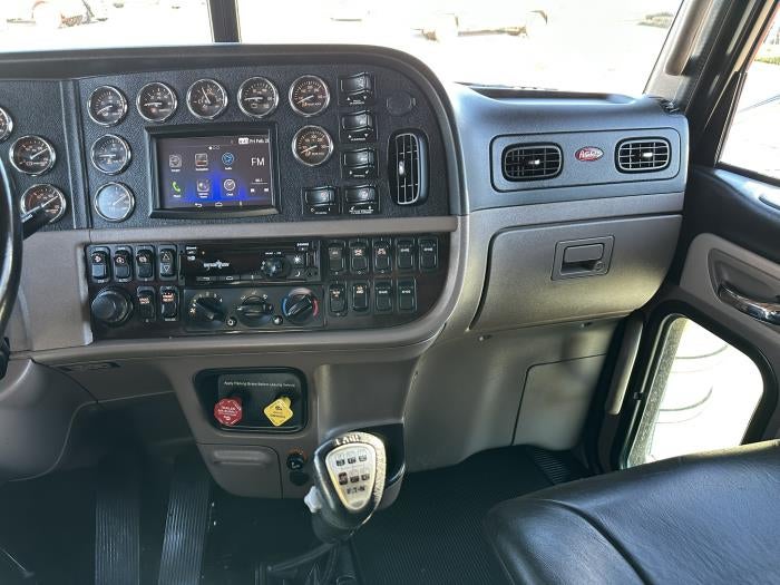 2022 Peterbilt 389 Base