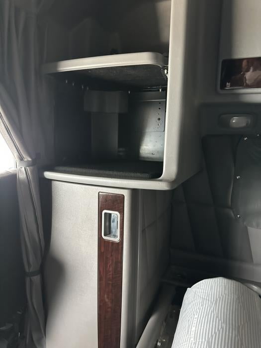 2024 Peterbilt 389 Base