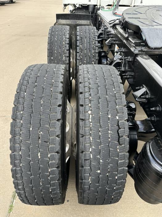 2024 Peterbilt 389 Base