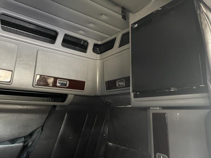 2024 Peterbilt 389 Base