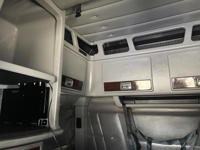 2024 Peterbilt 389 Base