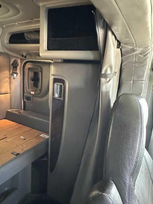 2019 Peterbilt 389 Base