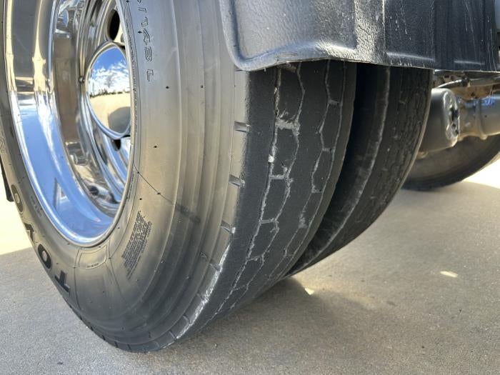 2019 Peterbilt 389 Base