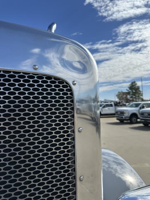 2019 Peterbilt 389 Base