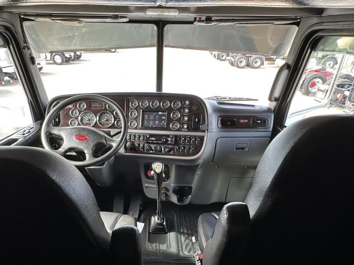 2019 Peterbilt 389 Base