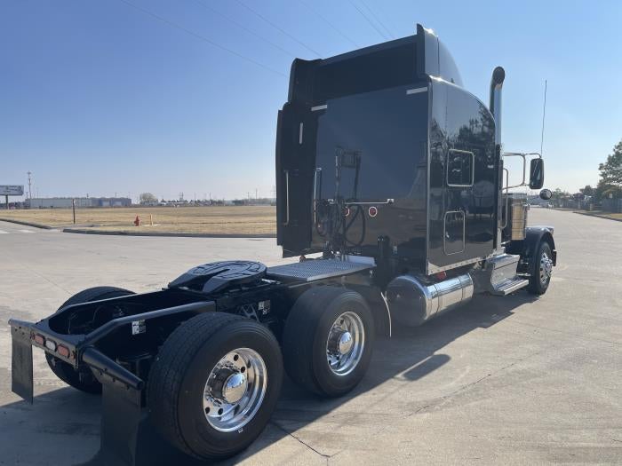 2022 Peterbilt 389 Base