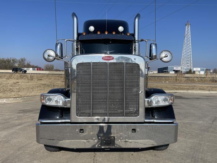 2022 Peterbilt 389 Base
