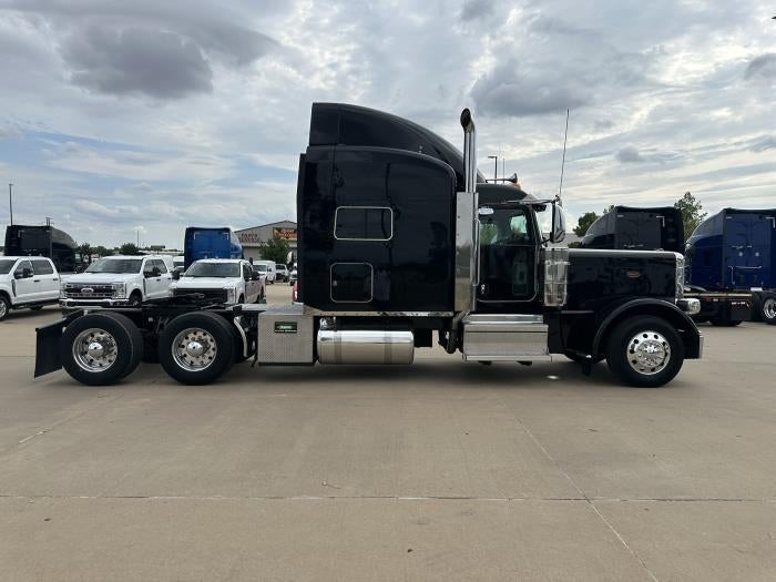 2022 Peterbilt 389 Base