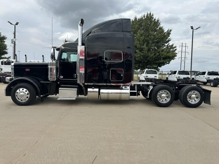 2022 Peterbilt 389 Base