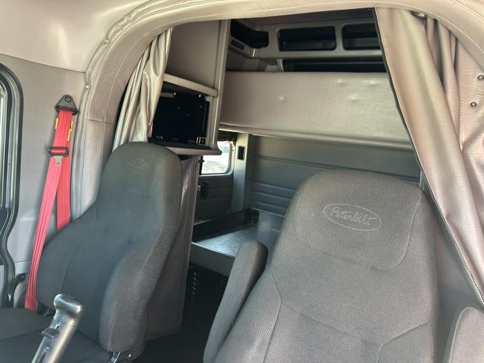 2022 Peterbilt 389 Base