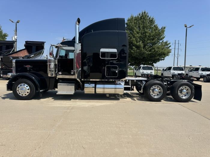 2022 Peterbilt 389 Base