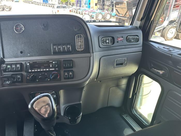2022 Peterbilt 389 Base