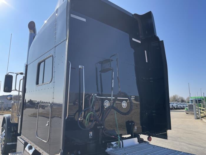 2022 Peterbilt 389 Base