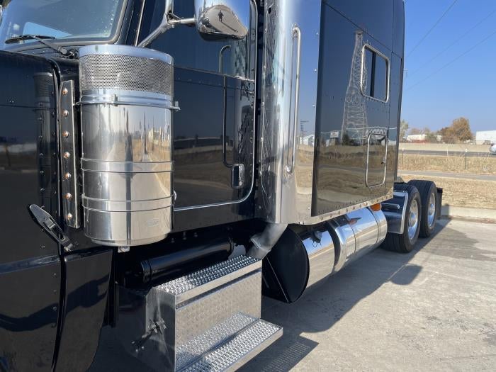 2022 Peterbilt 389 Base
