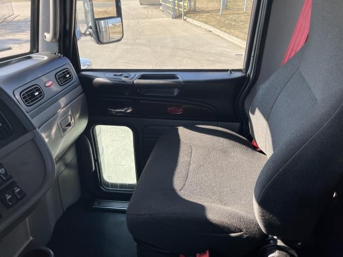 2022 Peterbilt 389 Base