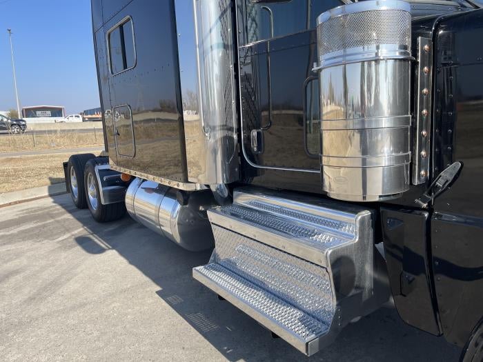 2022 Peterbilt 389 Base