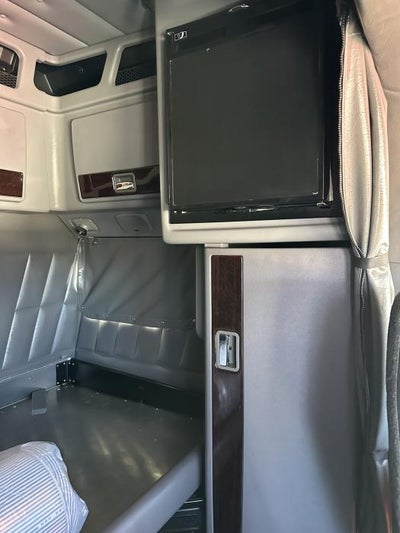 2024 Peterbilt 389 Base