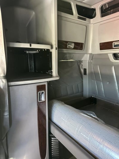 2024 Peterbilt 389 Base