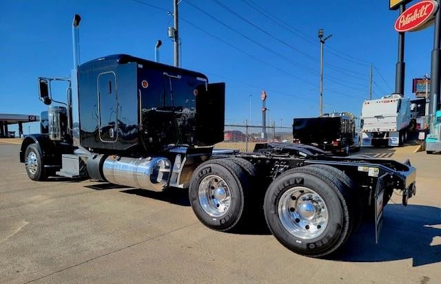 2022 Peterbilt 389 Base