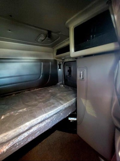 2022 Peterbilt 389 Base