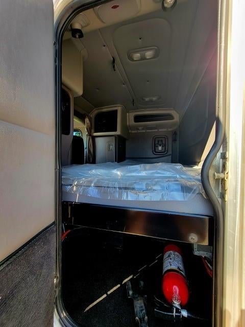 2022 Peterbilt 389 Base