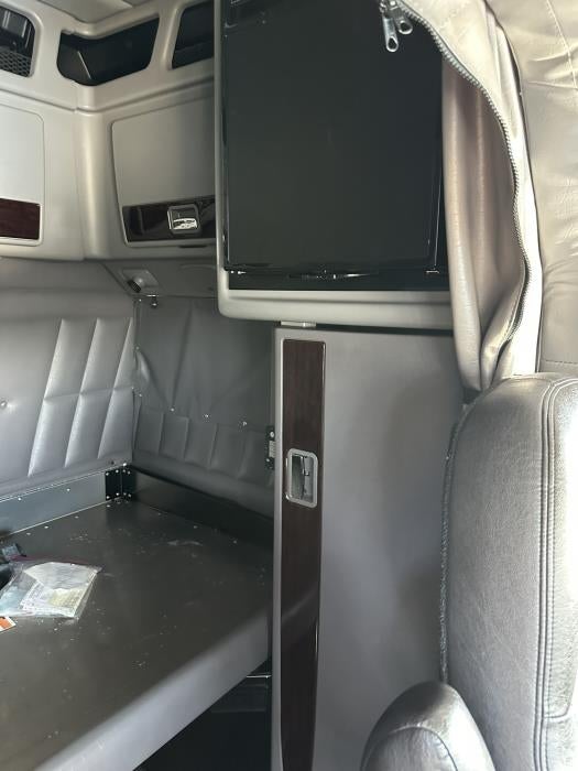 2024 Peterbilt 389 Base