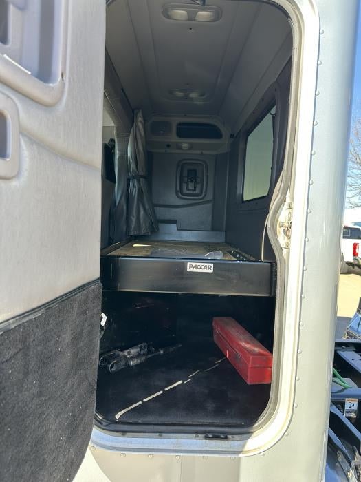 2020 Peterbilt 389 Base