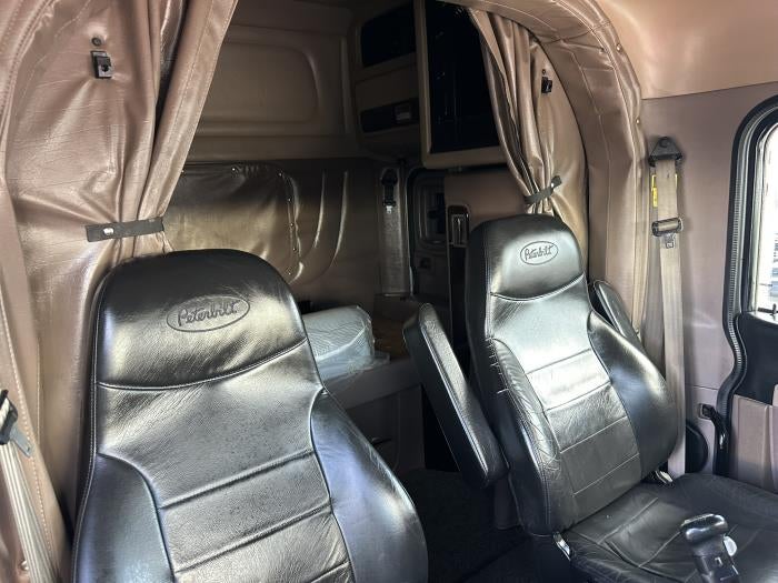 2022 Peterbilt 389 Base