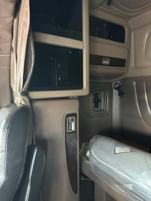 2022 Peterbilt 389 Base