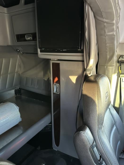 2024 Peterbilt 389 Base