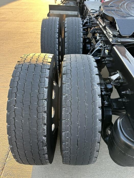 2024 Peterbilt 389 Base