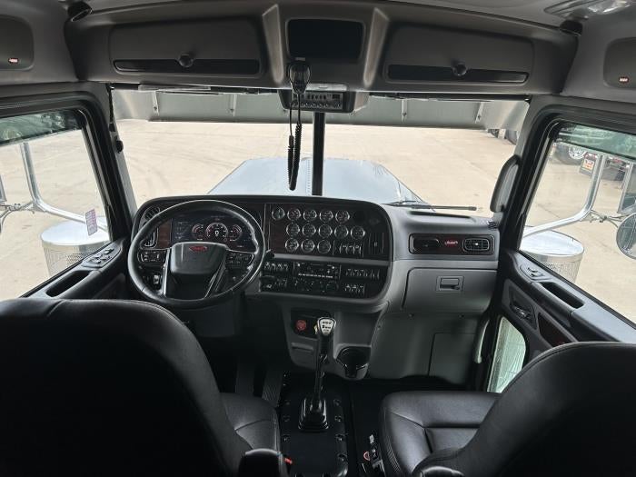 2024 Peterbilt 389 Base