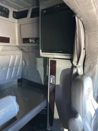 2024 Peterbilt 389 Base