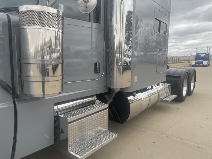 2024 Peterbilt 389 Base